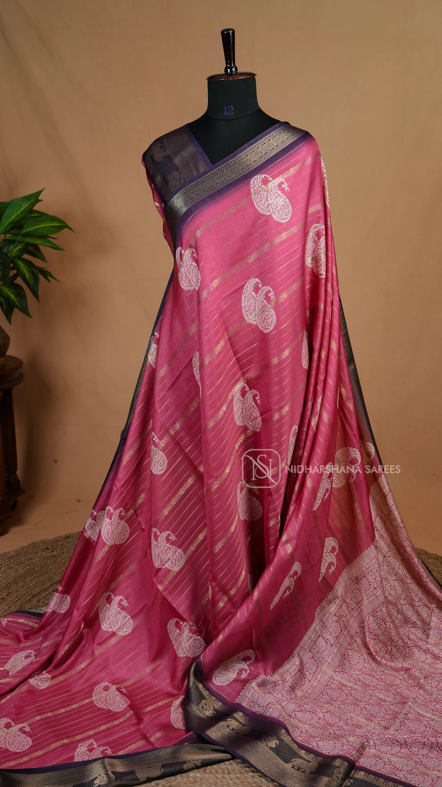 Semi Dola With Zari Lines And Dual Mango Digital Print