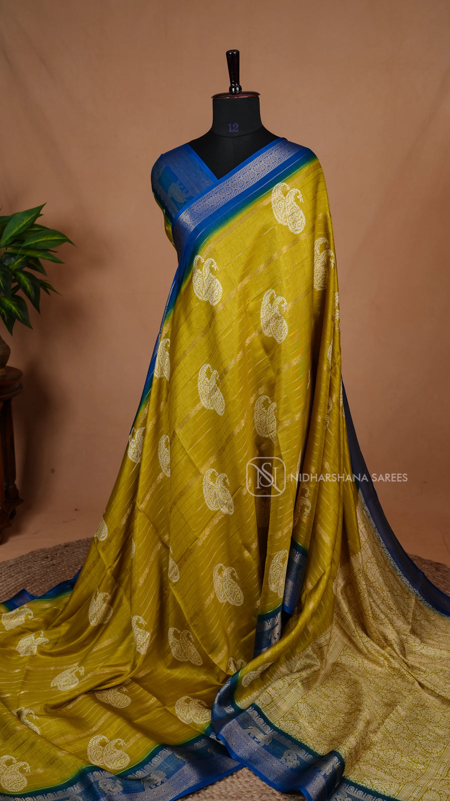 Semi Dola With Zari Lines And Dual Mango Digital Print
