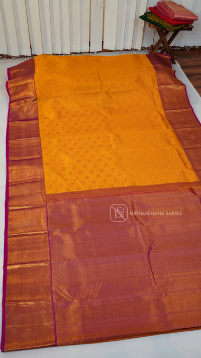 Pure Kanchipuram Silk With Peacock Motif Weaving Butta And Contrast Zari Border