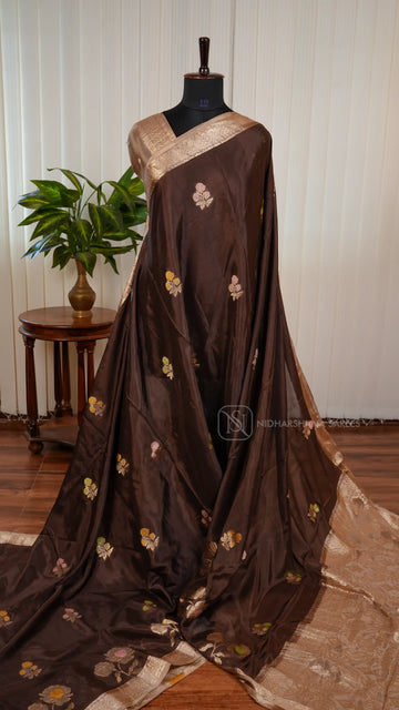 Chinon Georgette With Floral Zari Weaving And Contrast Zari Border
