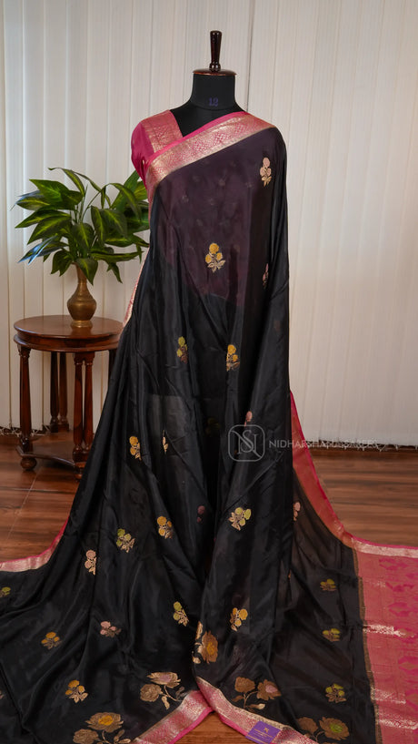 Chinon Georgette With Floral Zari Weaving And Contrast Zari Border