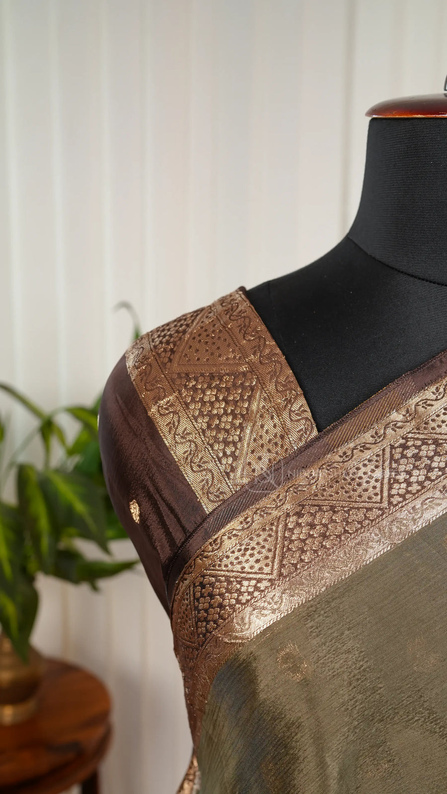 Chinon Georgette With Floral Zari Weaving And Contrast Zari Border