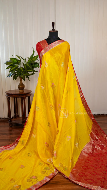 Chinon Georgette With Floral Zari Weaving And Contrast Zari Border