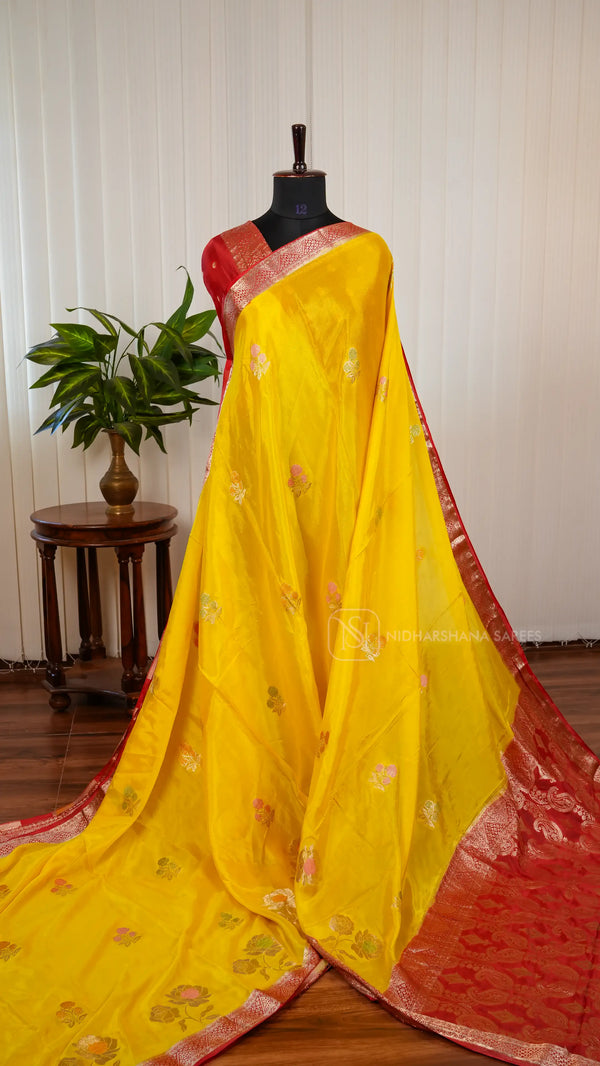 Chinon Georgette With Floral Zari Weaving And Contrast Zari Border