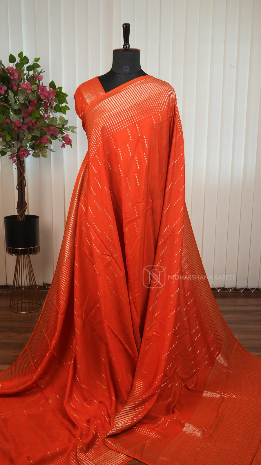 Premium Viscose Dola With Zari Line Border