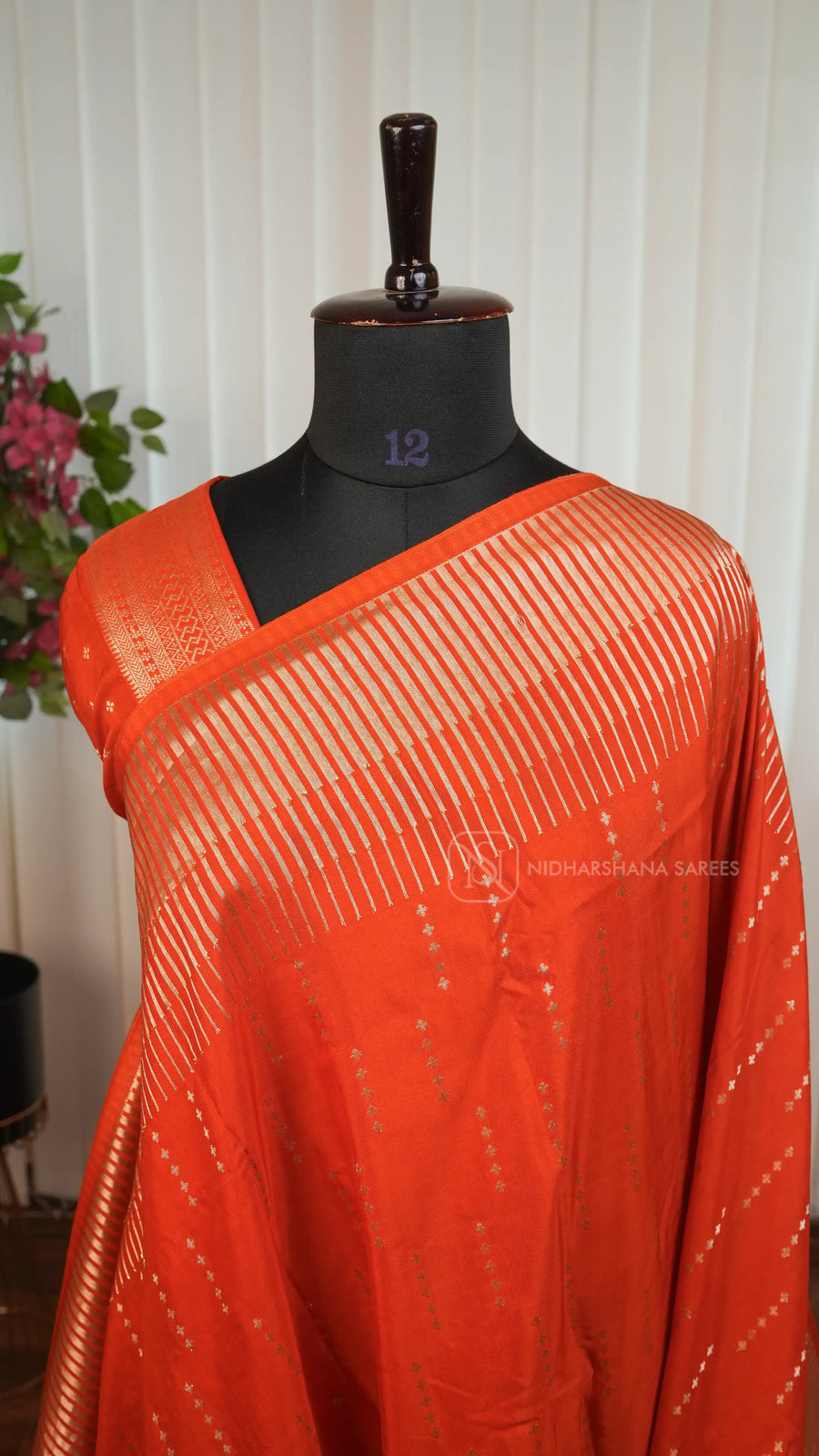 Premium Viscose Dola With Zari Line Border