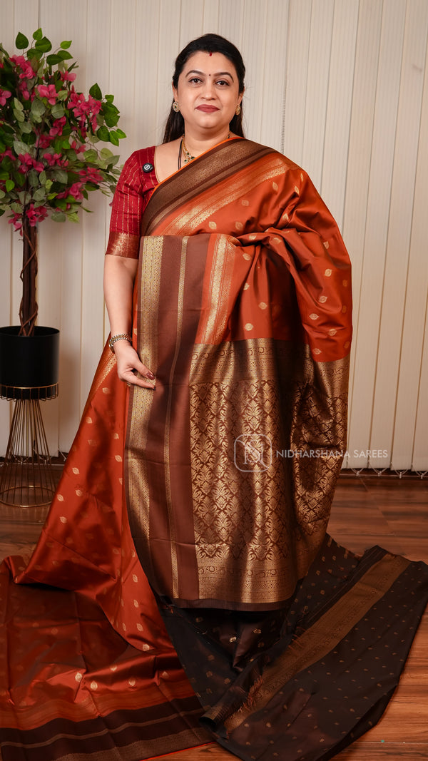 Semi Soft Silk With Zari Butta And Contrast Gap Style Zari Border