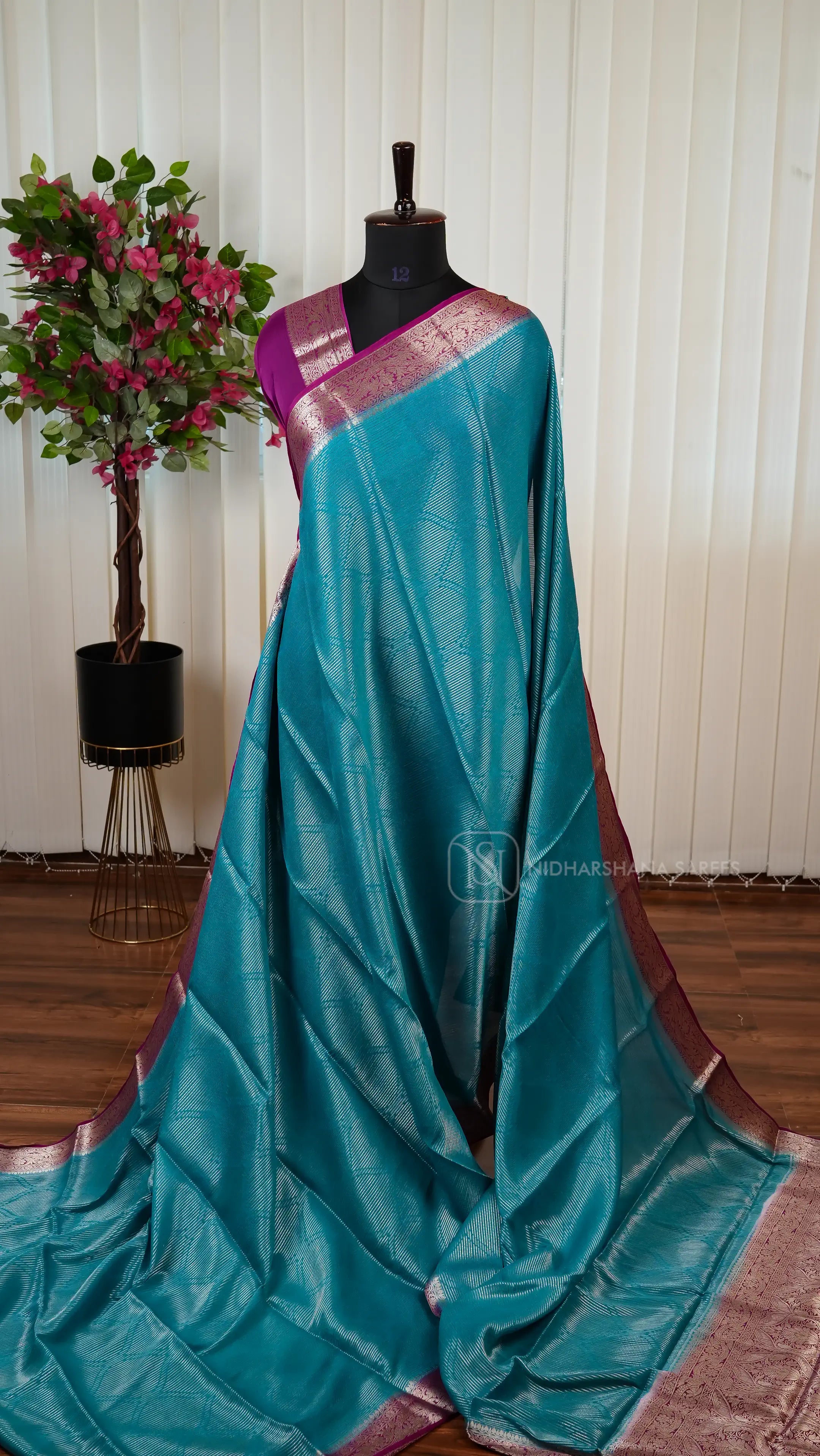 Crepe Georgette With Zari Lines And Contrast Border