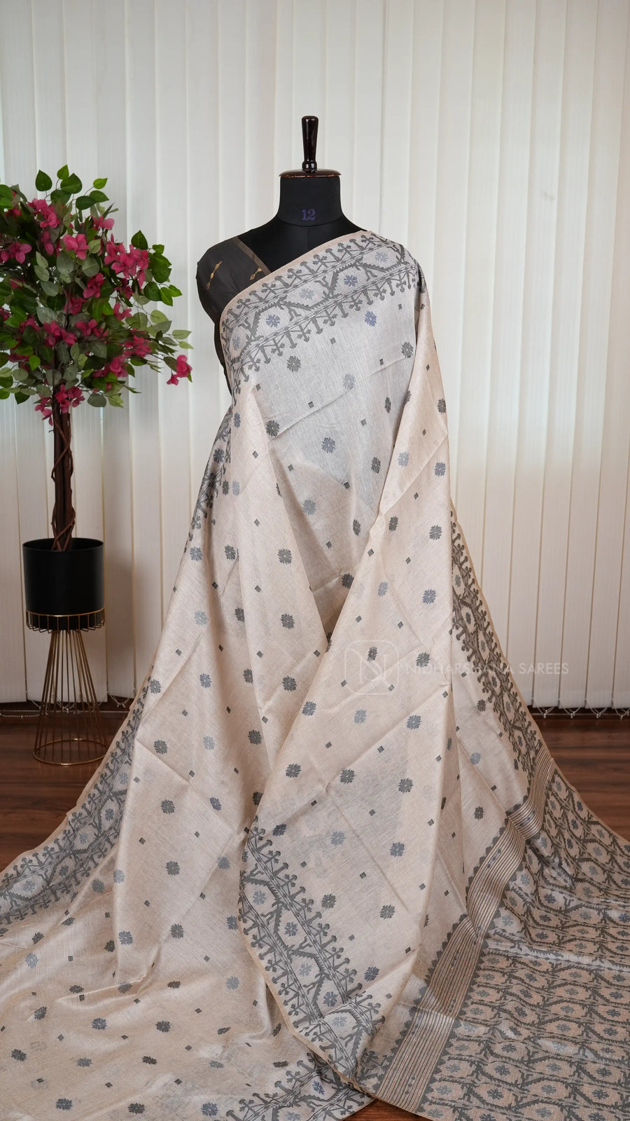 Munga Cotton With Thread Butta Weaving