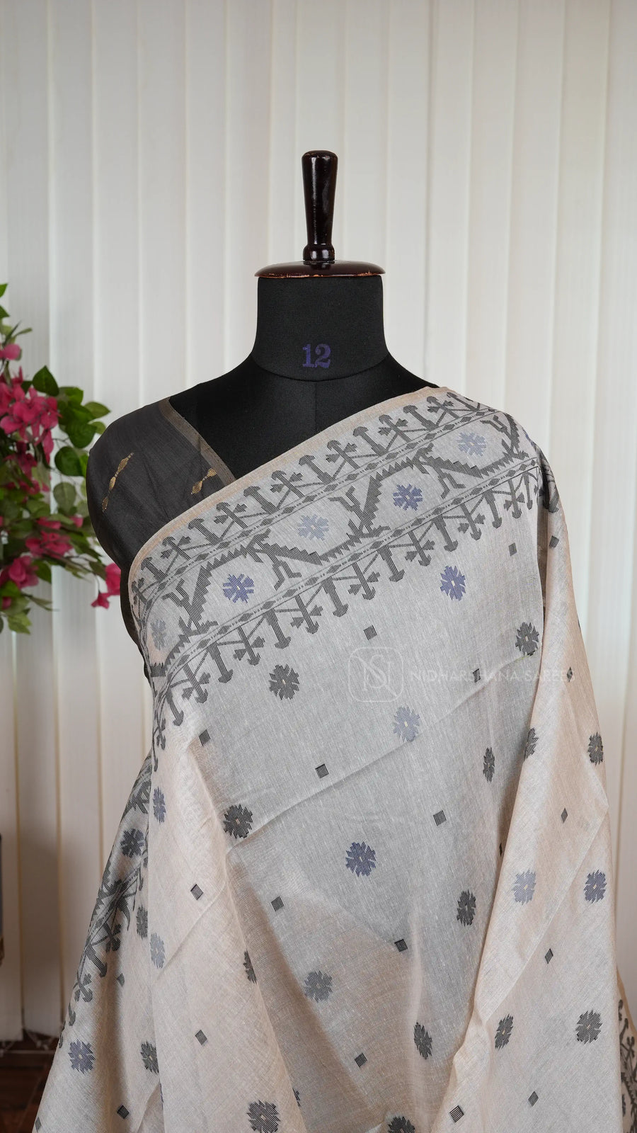 Munga Cotton With Thread Butta Weaving