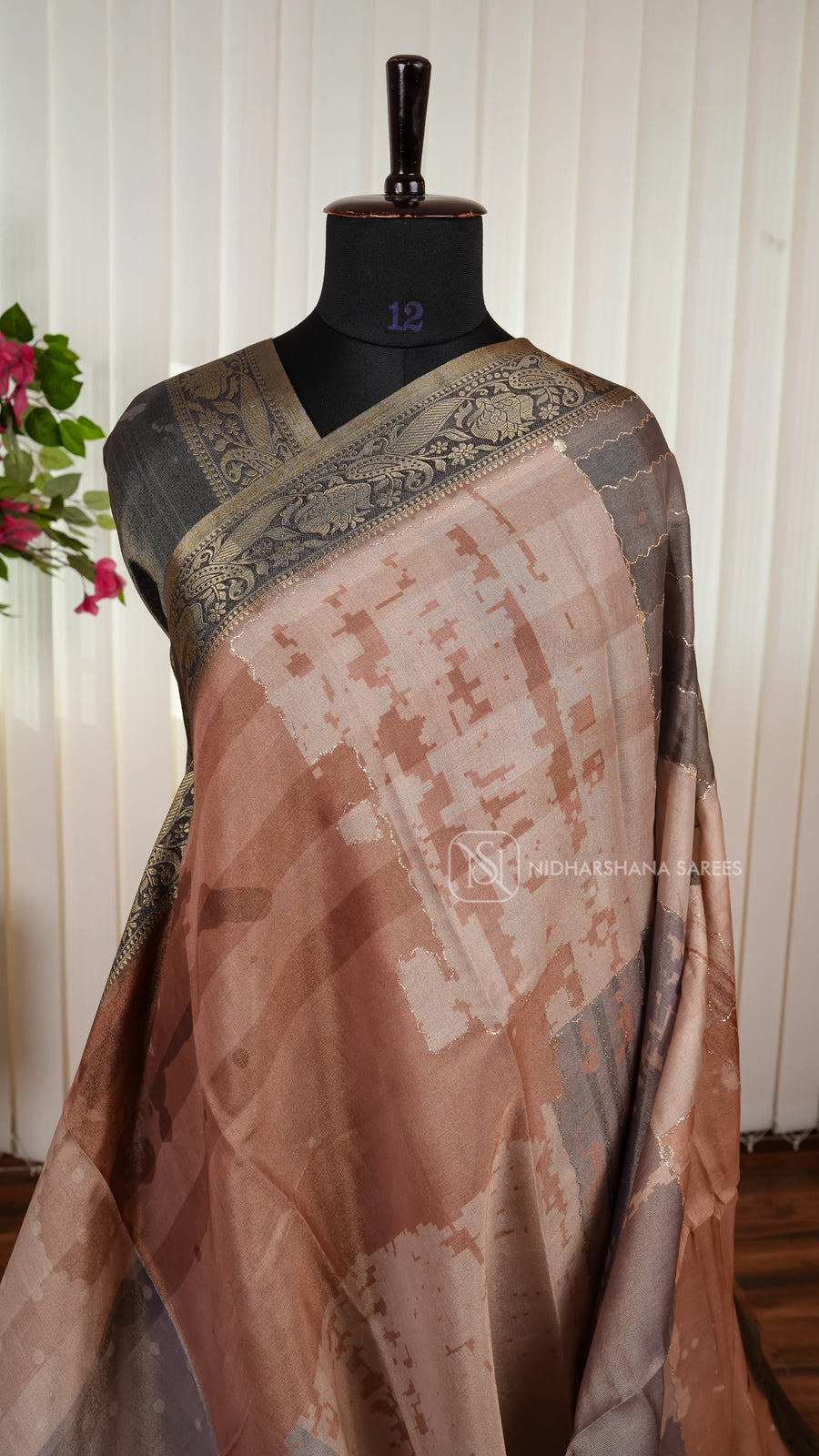 Semi Tissue With Contrast Zari Border