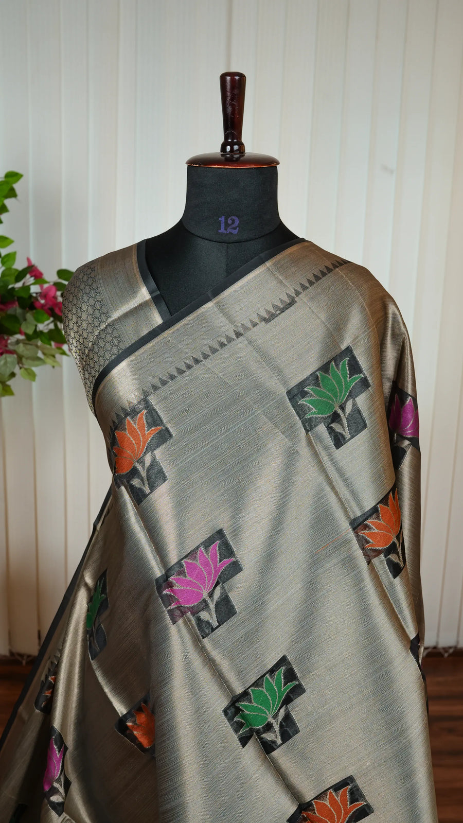 Kora Tissue Saree With Lotus Butta And Thread Weaving Concept