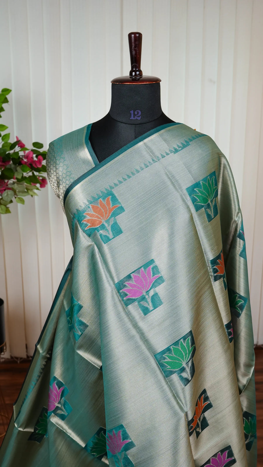 Kora Tissue Saree With Lotus Butta And Thread Weaving Concept