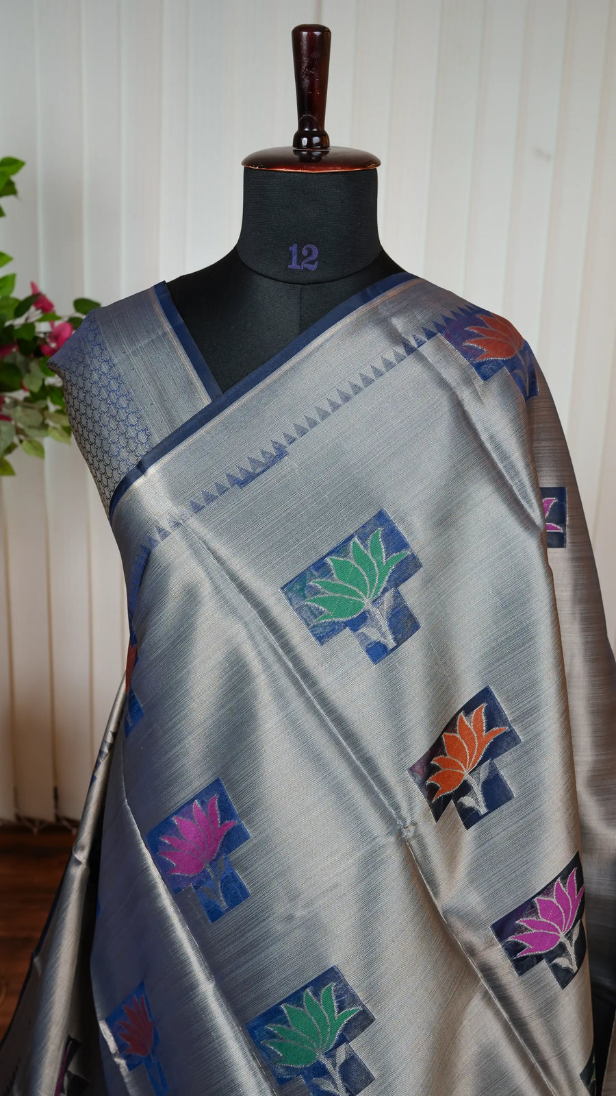 Kora Tissue Saree With Lotus Butta And Thread Weaving Concept