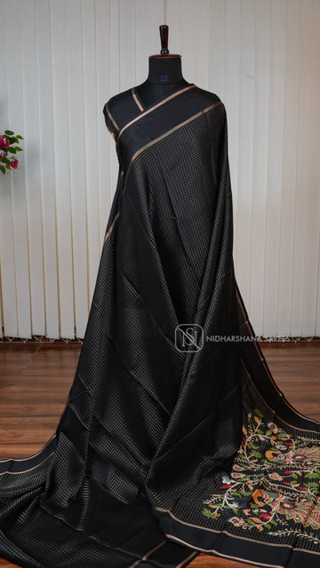 Dola Saree With  Zari Lines And Floral Digital Print Pallu