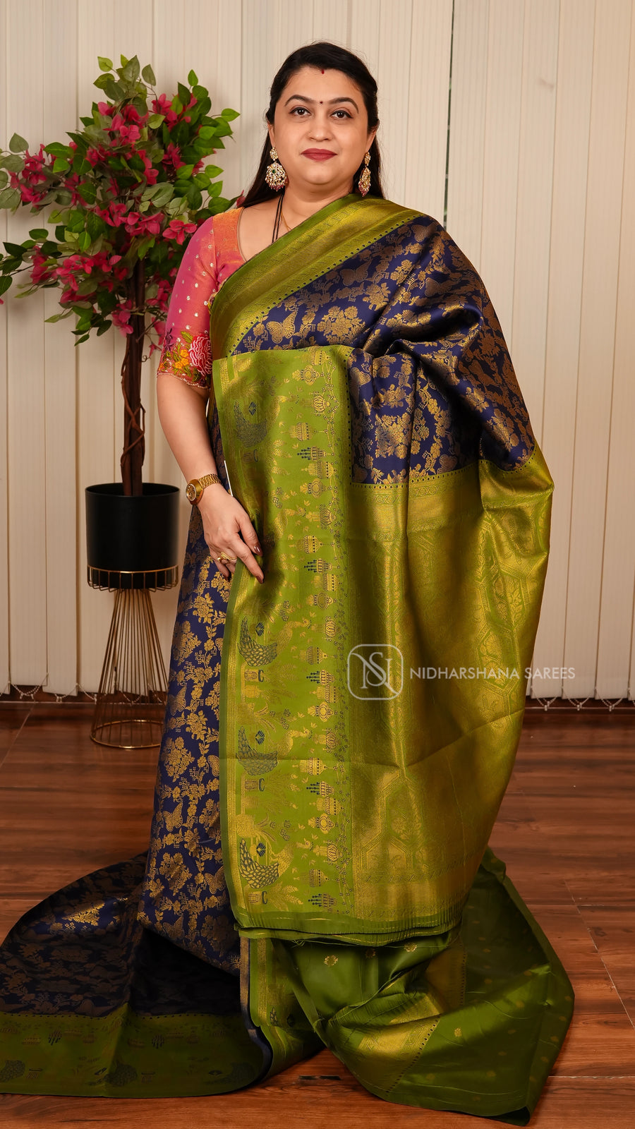 Semi Soft Silk With Floral Zari Weaving And Contrast Border