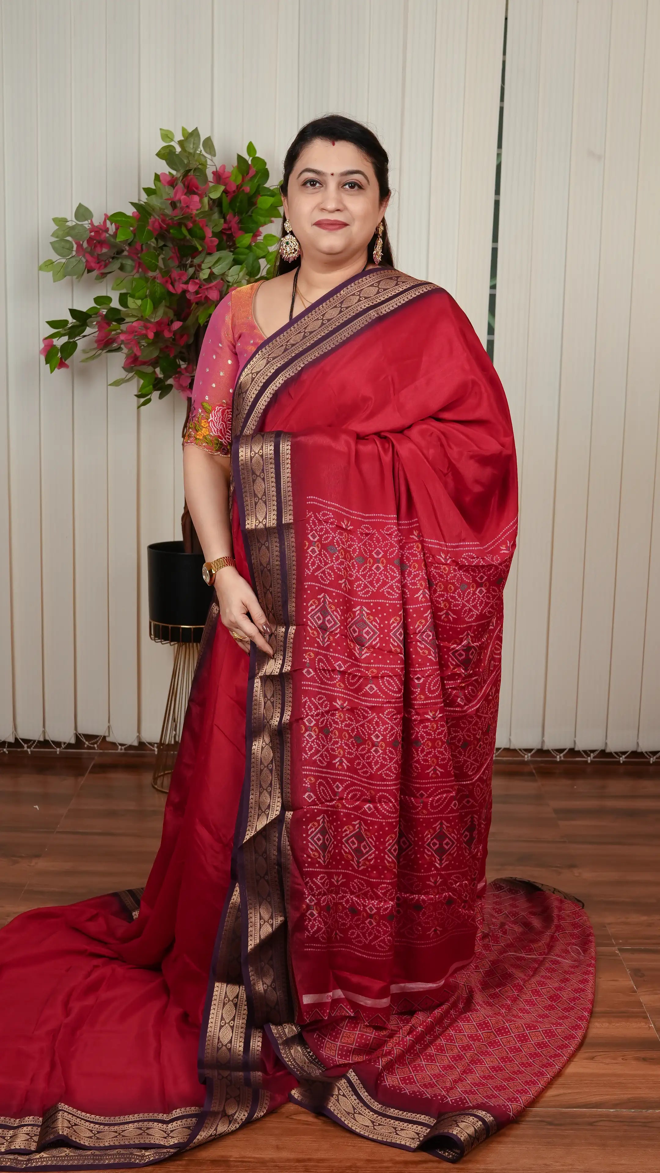 Semi Dola With Bandhini Print Pallu And Contrast Zari Border