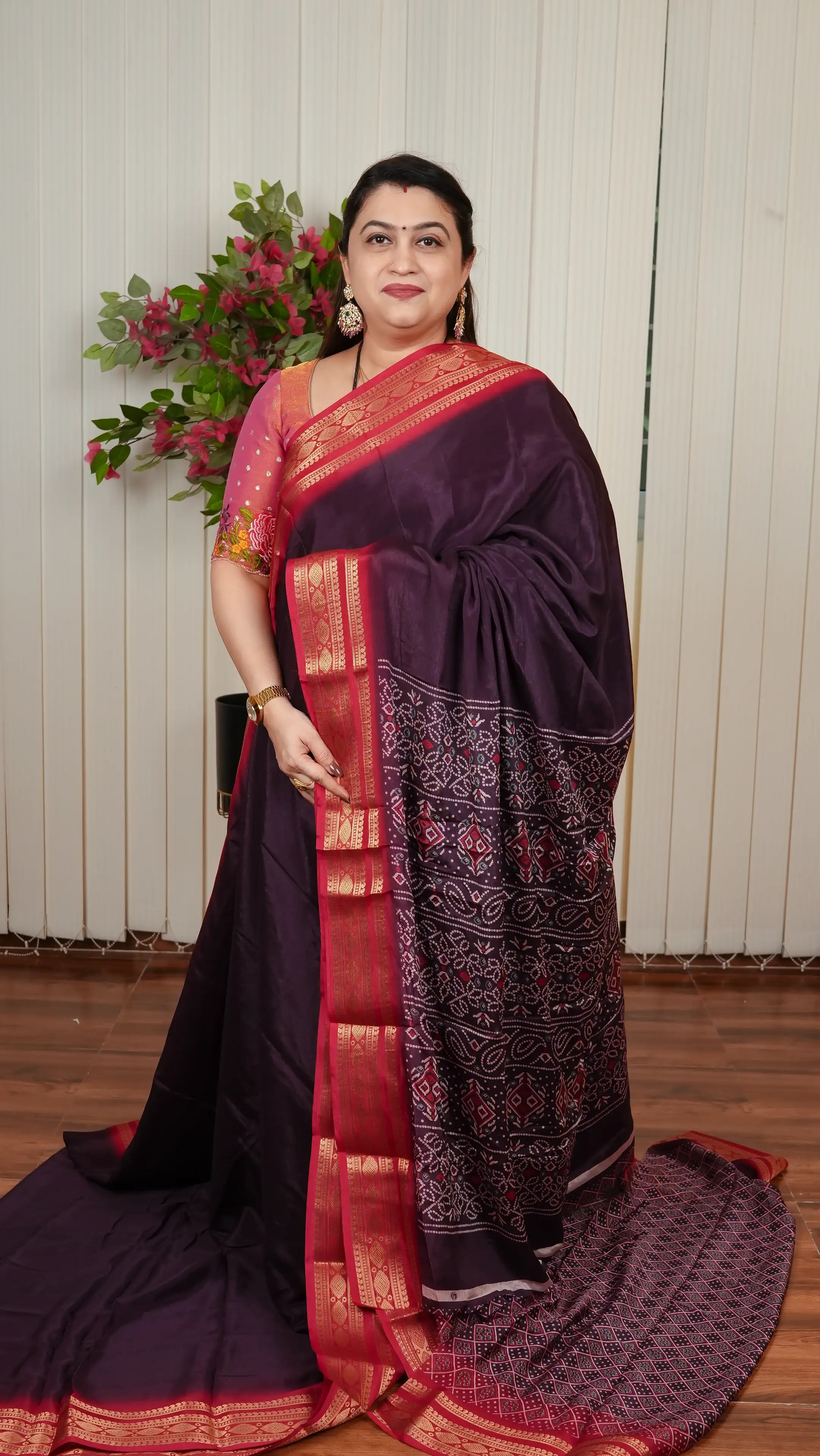 Semi Dola With Bandhini Print Pallu And Contrast Zari Border