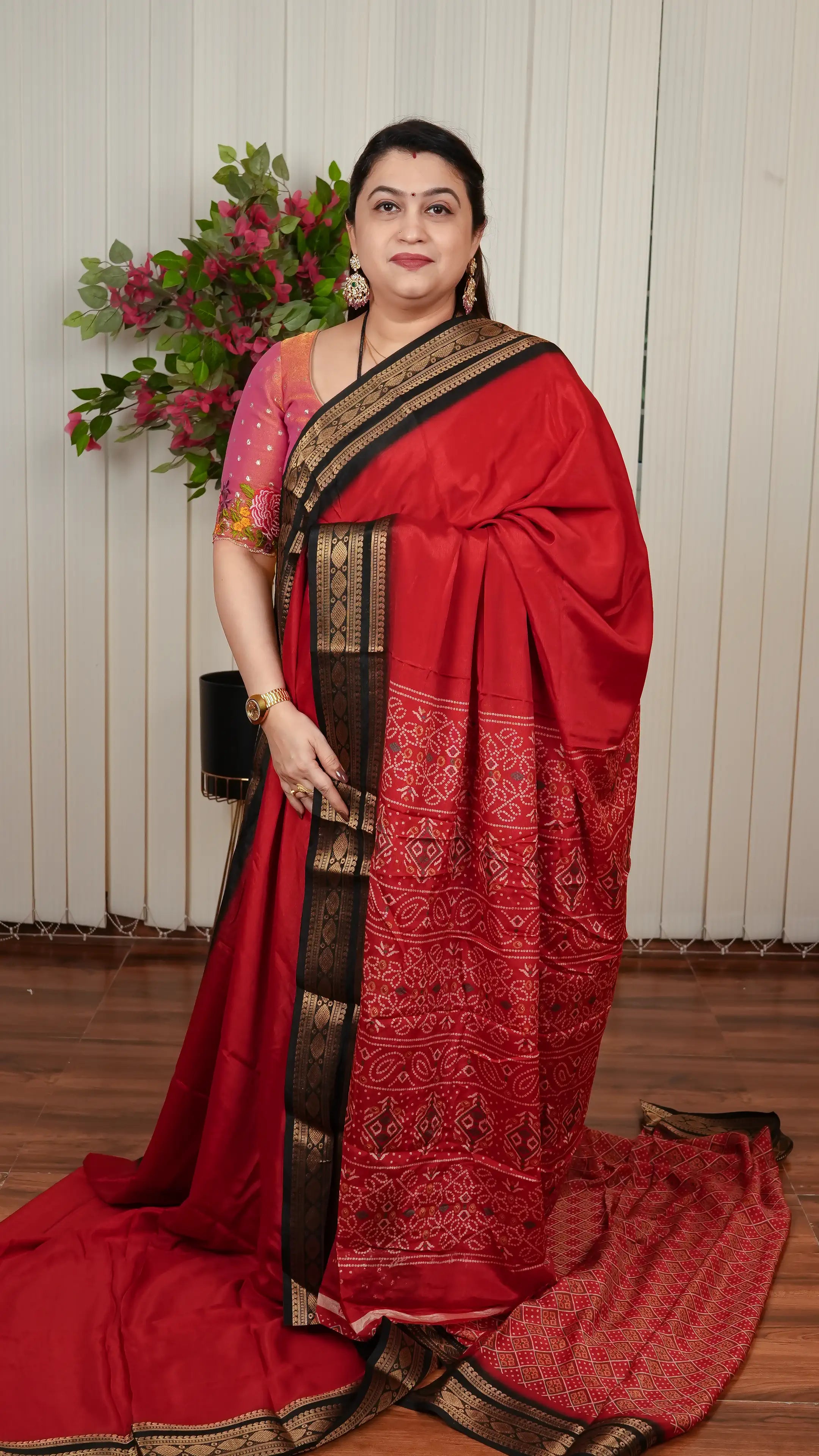 Semi Dola With Bandhini Print Pallu And Contrast Zari Border