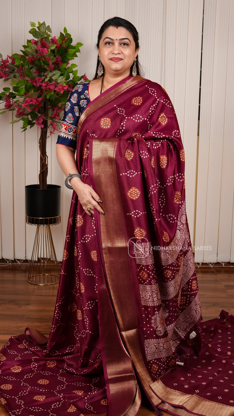 Semi Dola With Bandhini Print And Zari Border