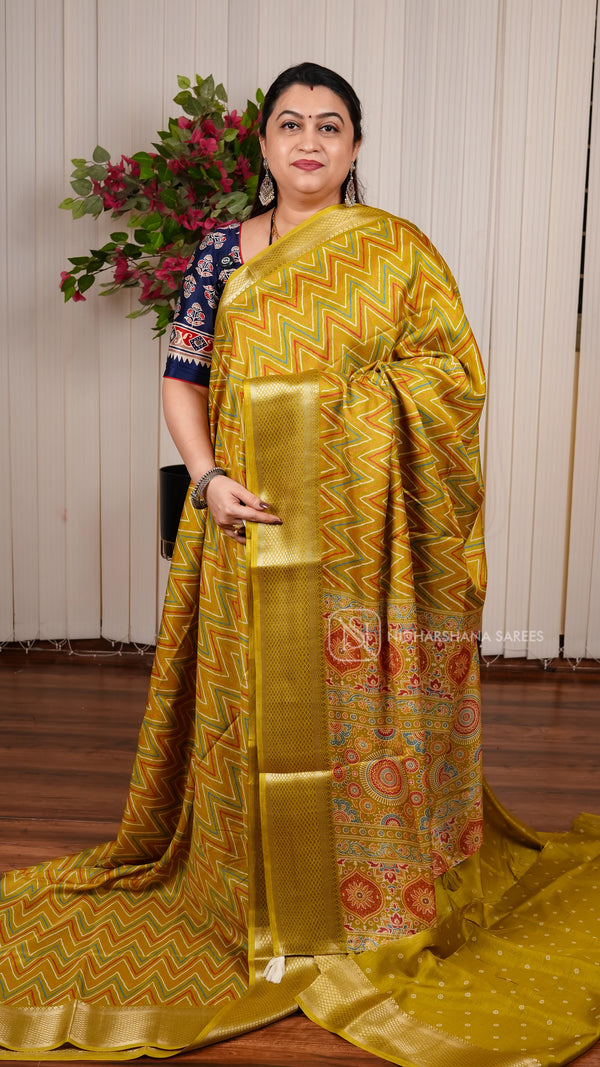 Semi Dola With Zig Zag Print And Zari Border