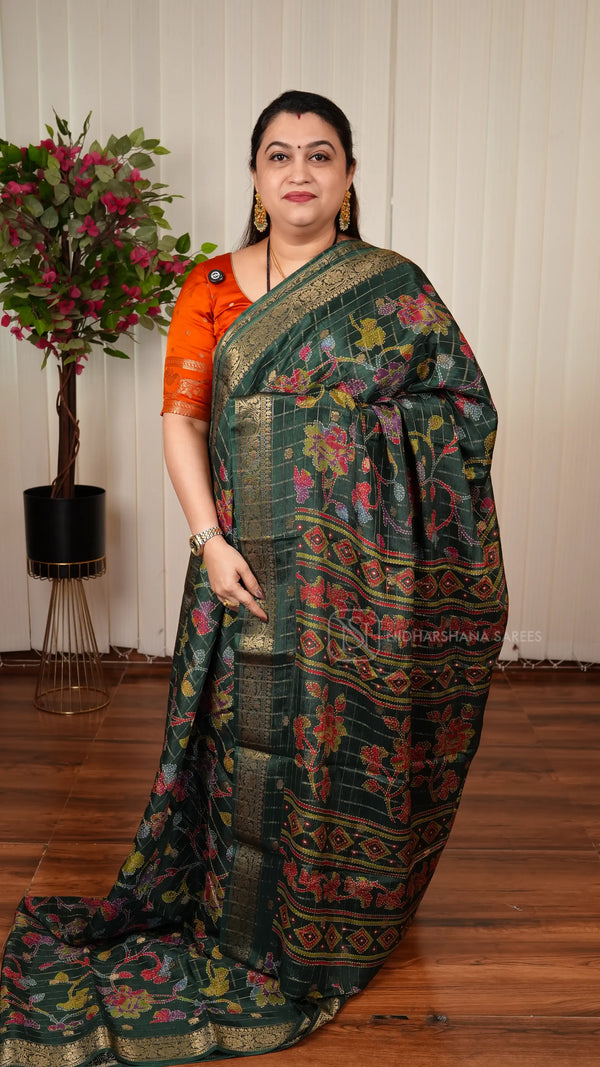 Wrinkle Georgette Saree With Zari Checks And Floral Digital Print (Without Blouse)