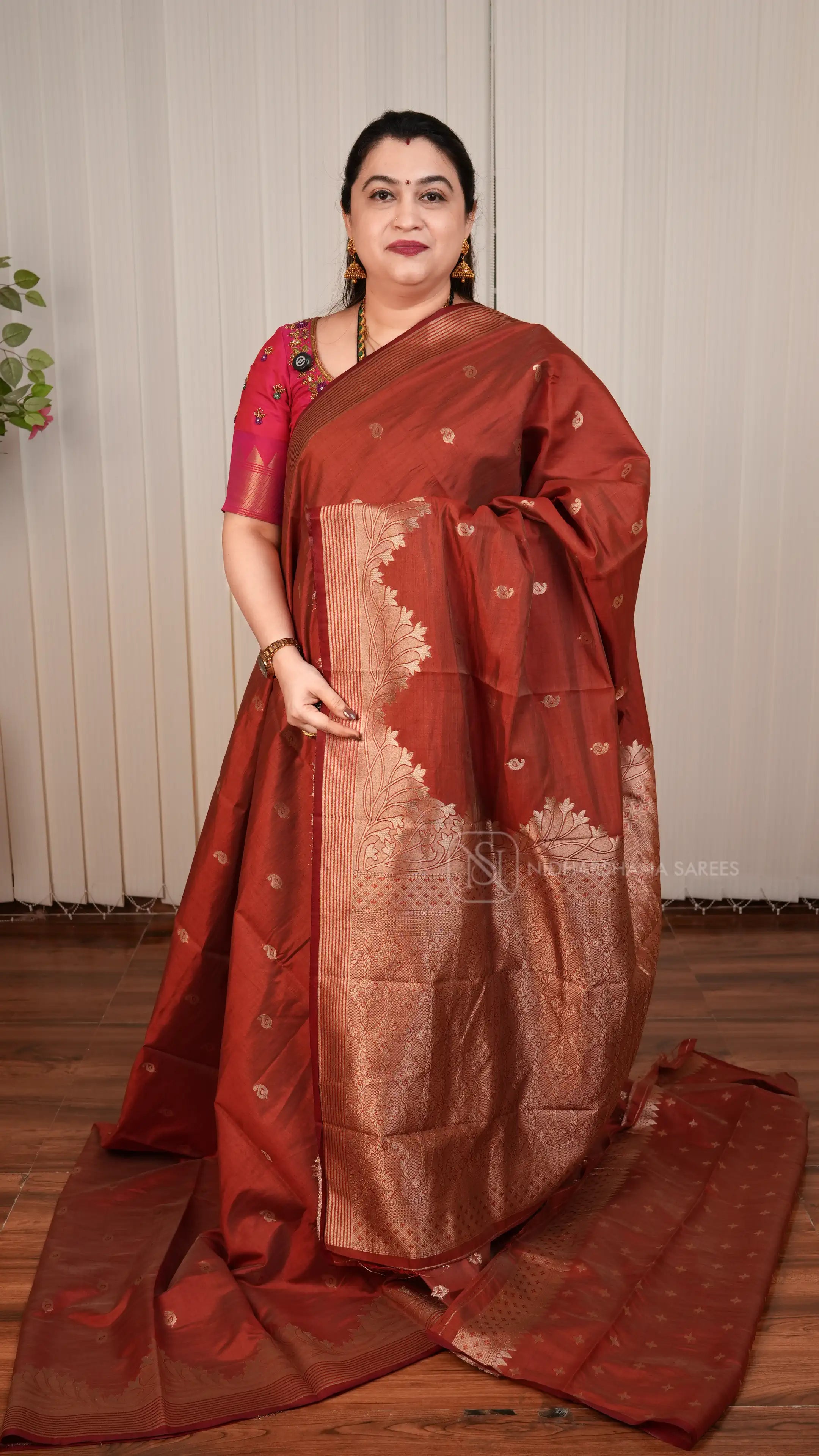 Semi Tussar Silk Saree With Mango Motif Butta And Turning Border Concept
