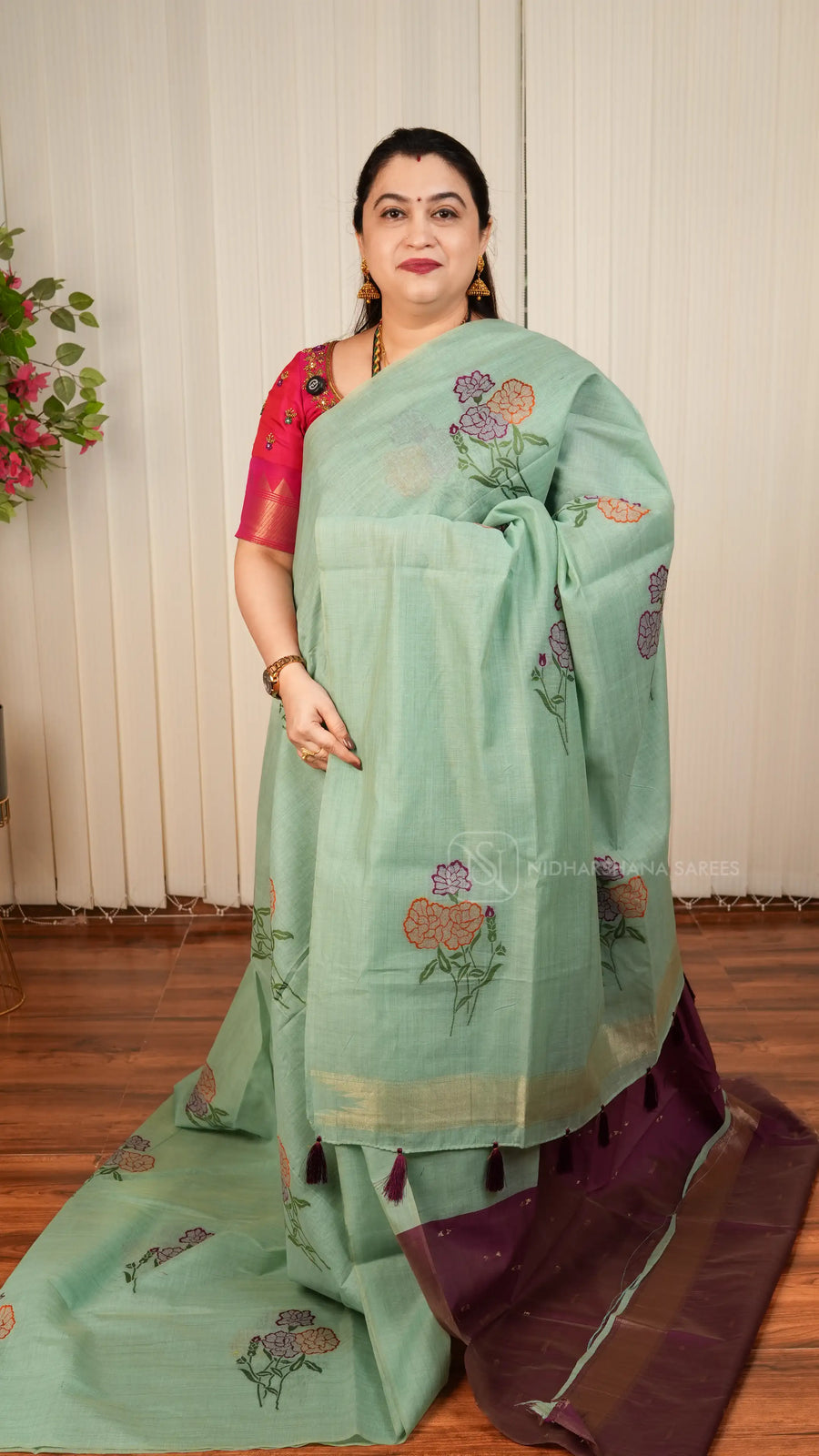 Munga Cotton Saree With Floral Thread Woven Concept