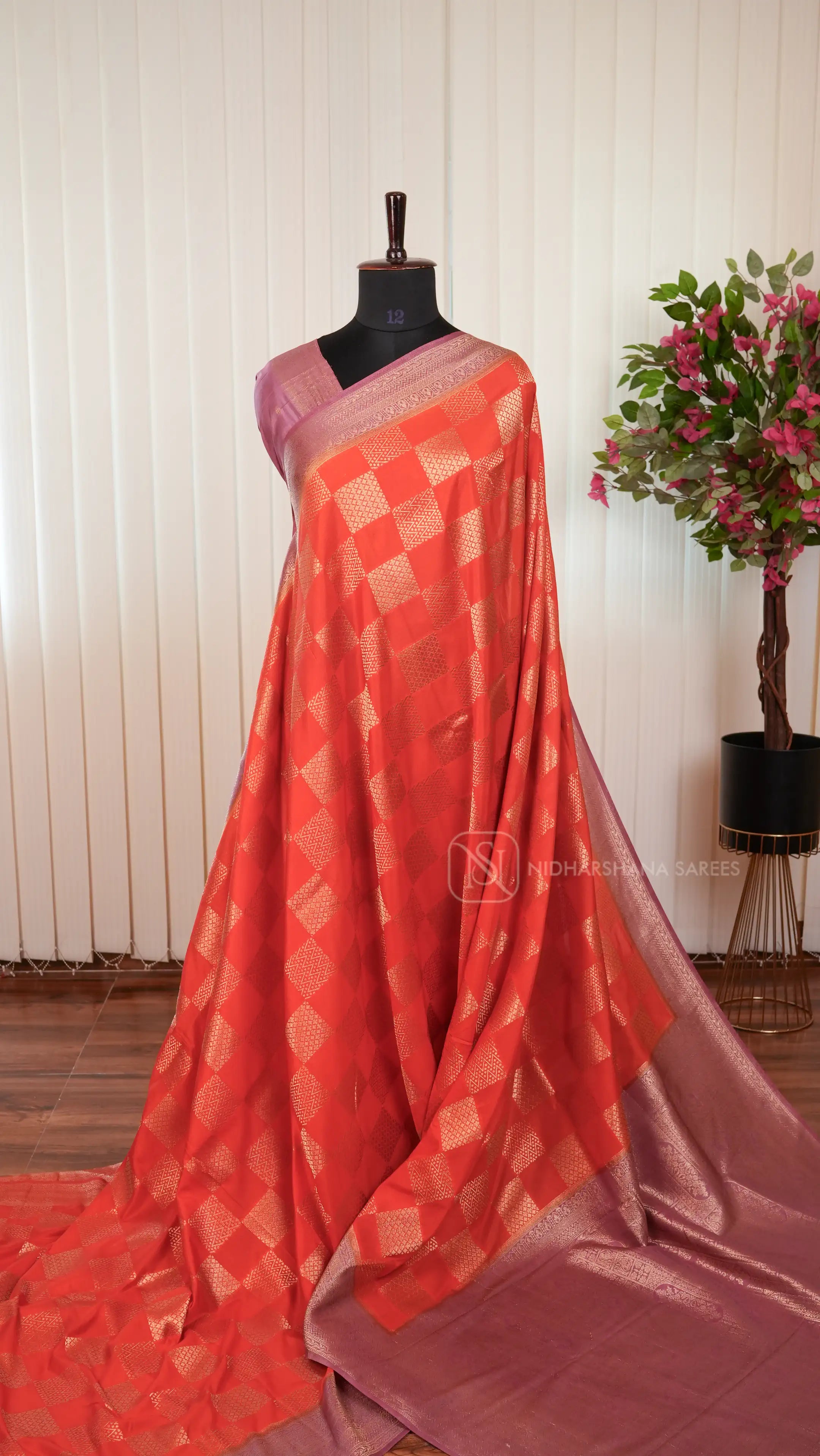 Premium Crepe Silk Saree With Zari Woven Box Pattern And Contrast Border