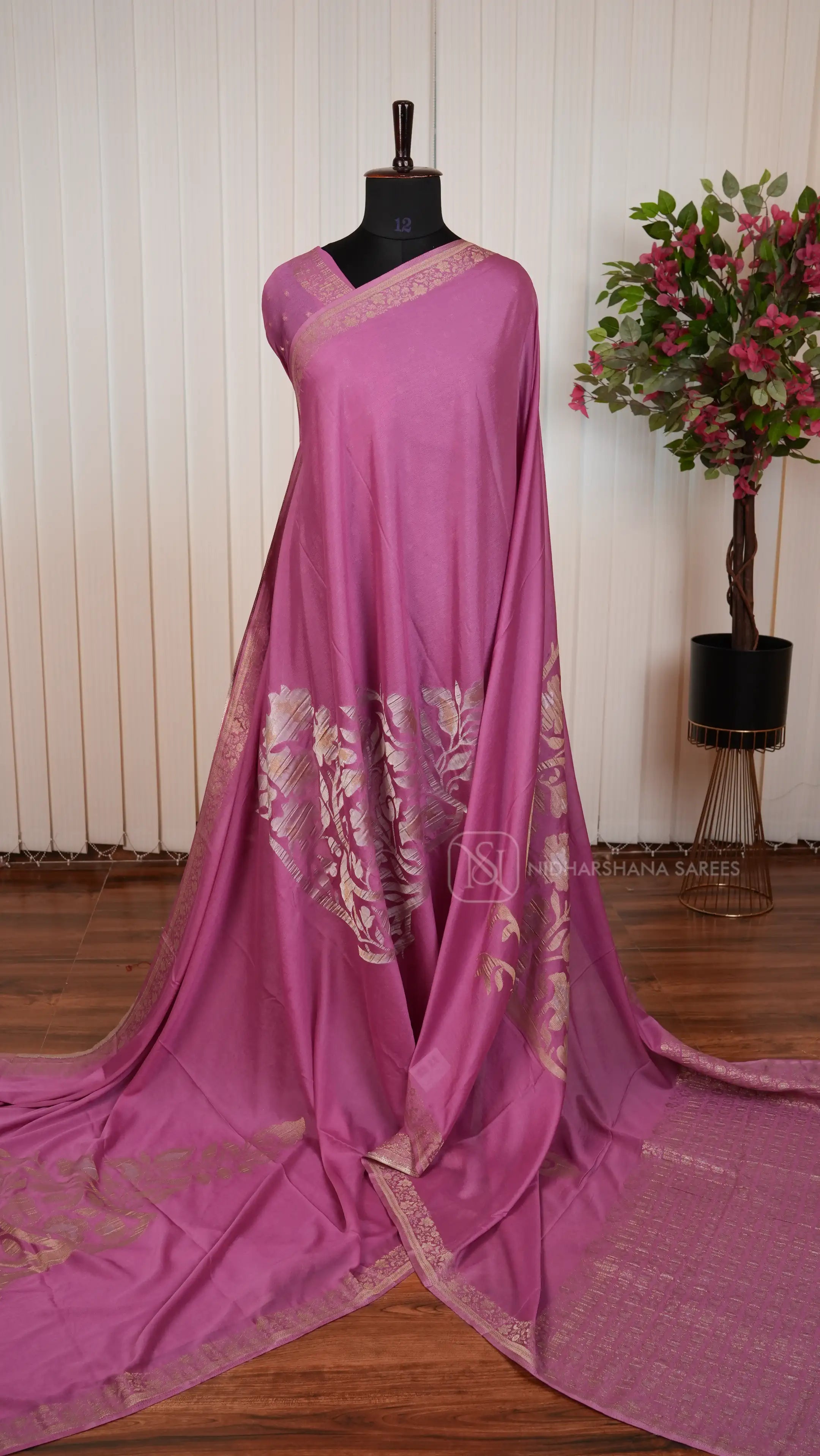 Banarasi Crepe Saree With Big Butta And Floral Zari Border