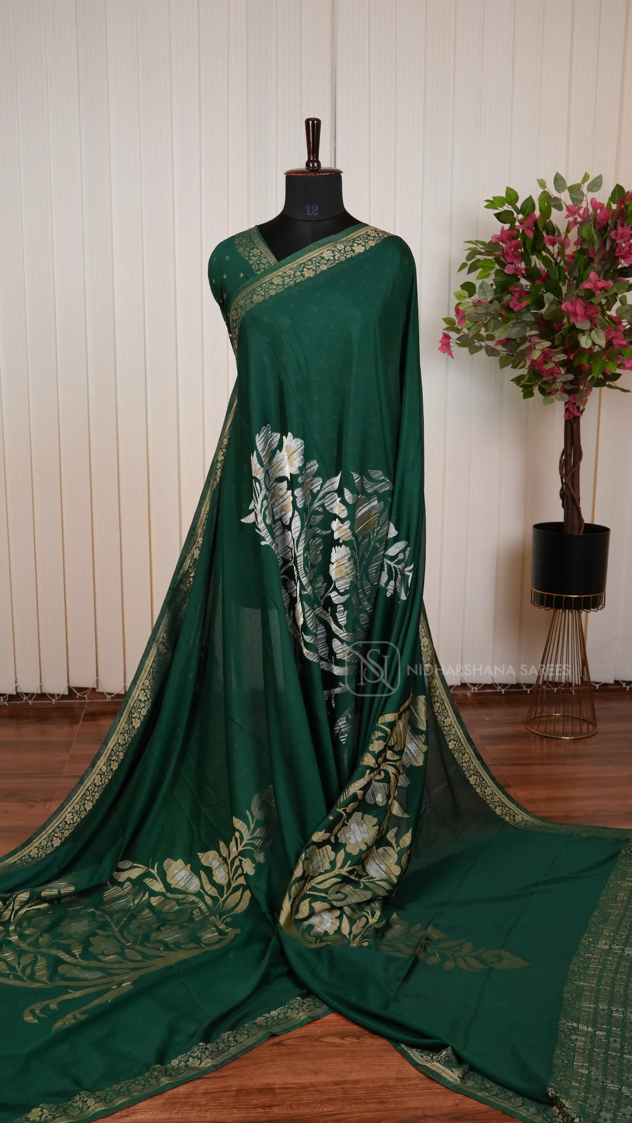 Banarasi Crepe Saree With Big Butta And Floral Zari Border