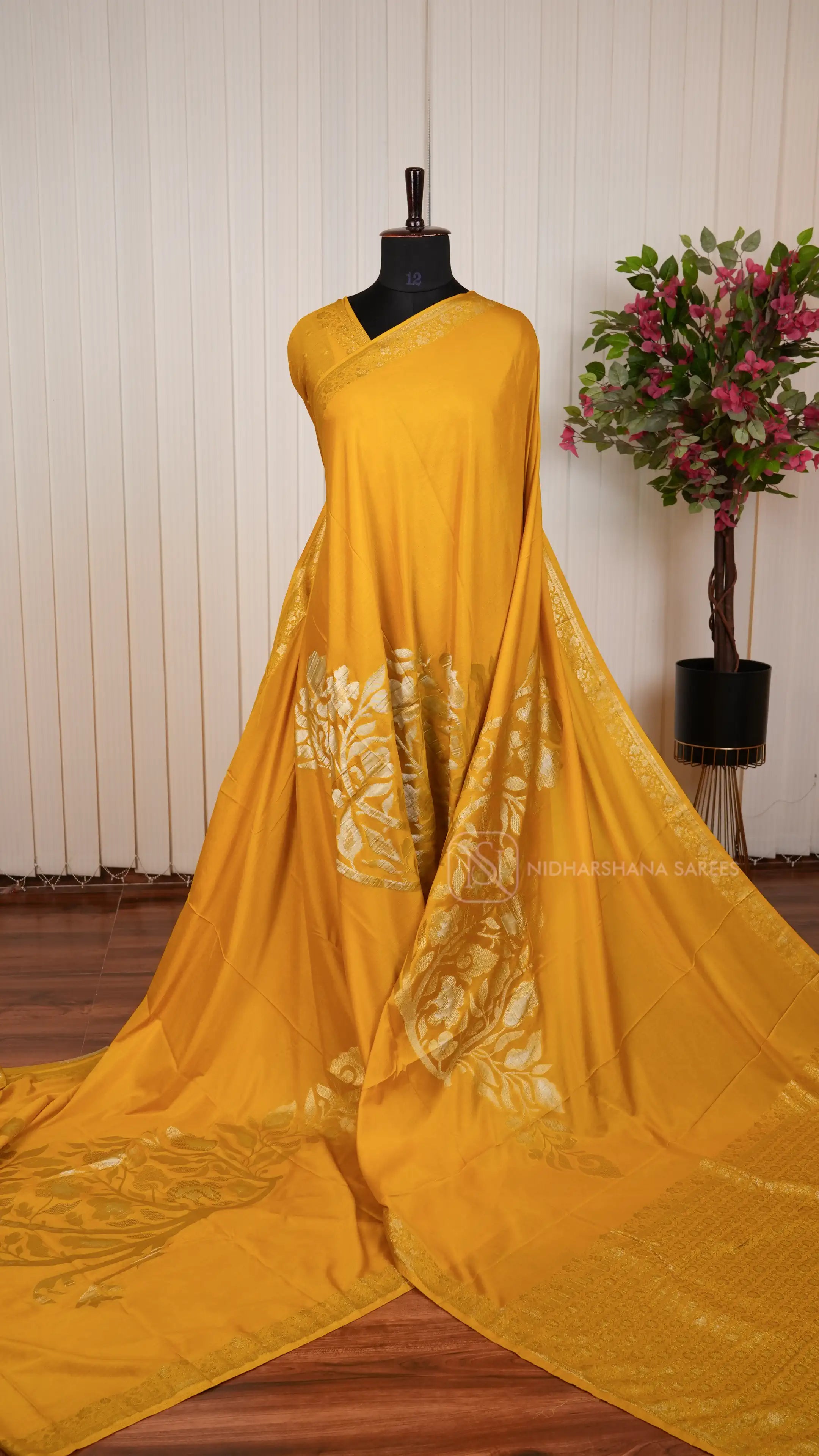 Banarasi Crepe Saree With Big Butta And Floral Zari Border