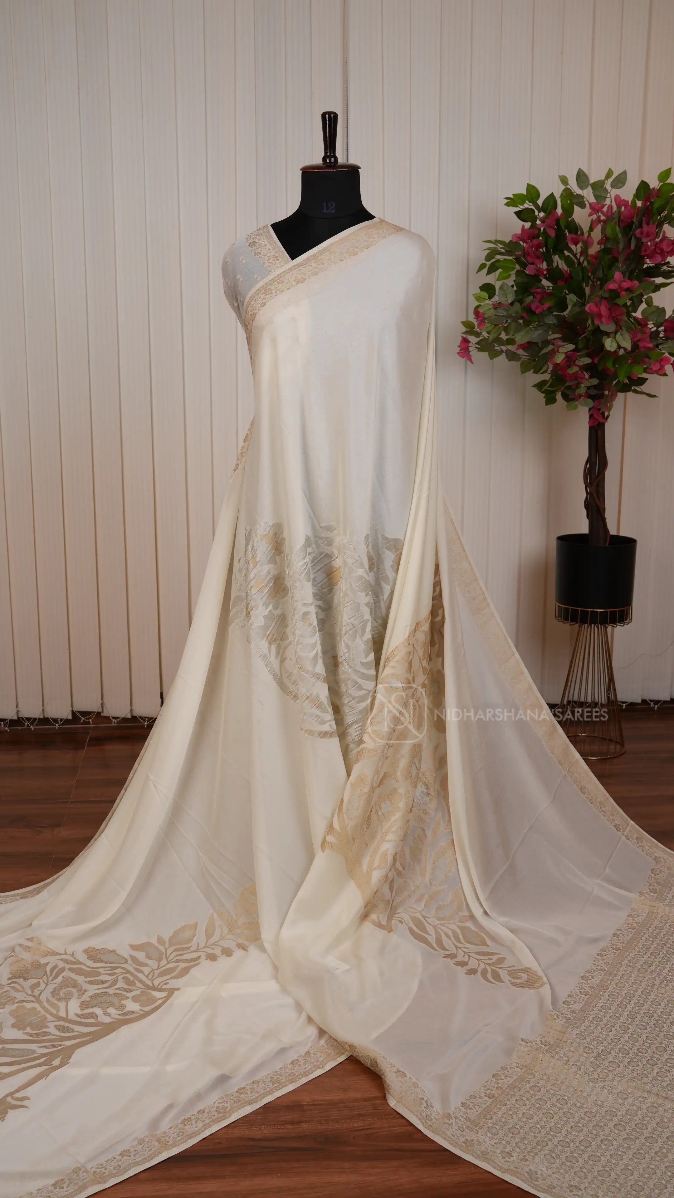 Banarasi Crepe Saree With Big Butta And Floral Zari Border