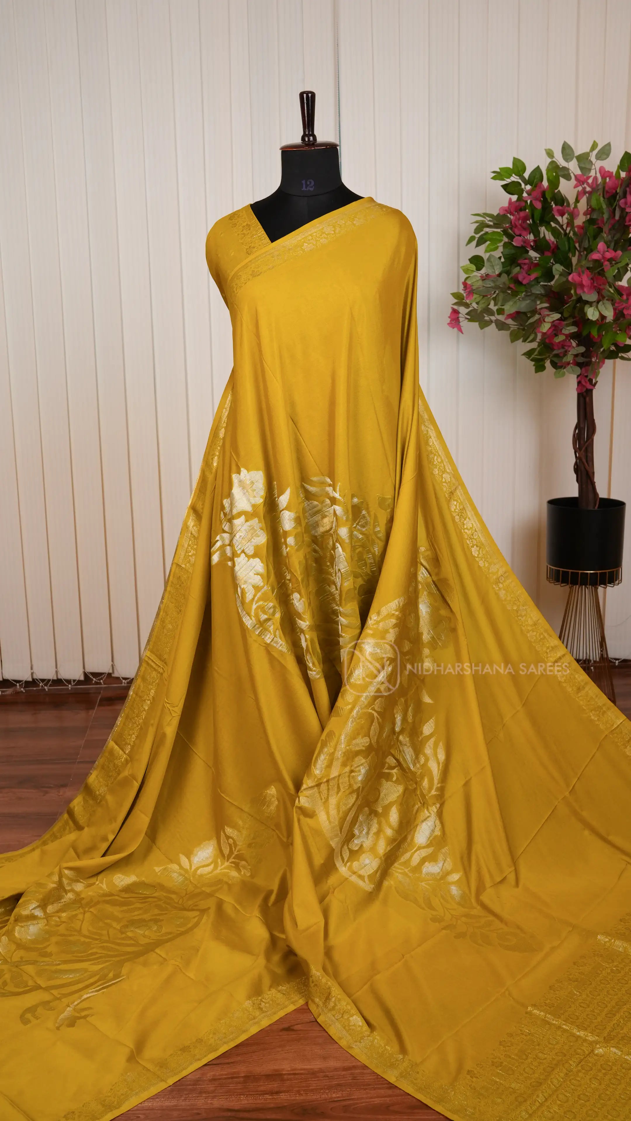 Banarasi Crepe Saree With Big Butta And Floral Zari Border