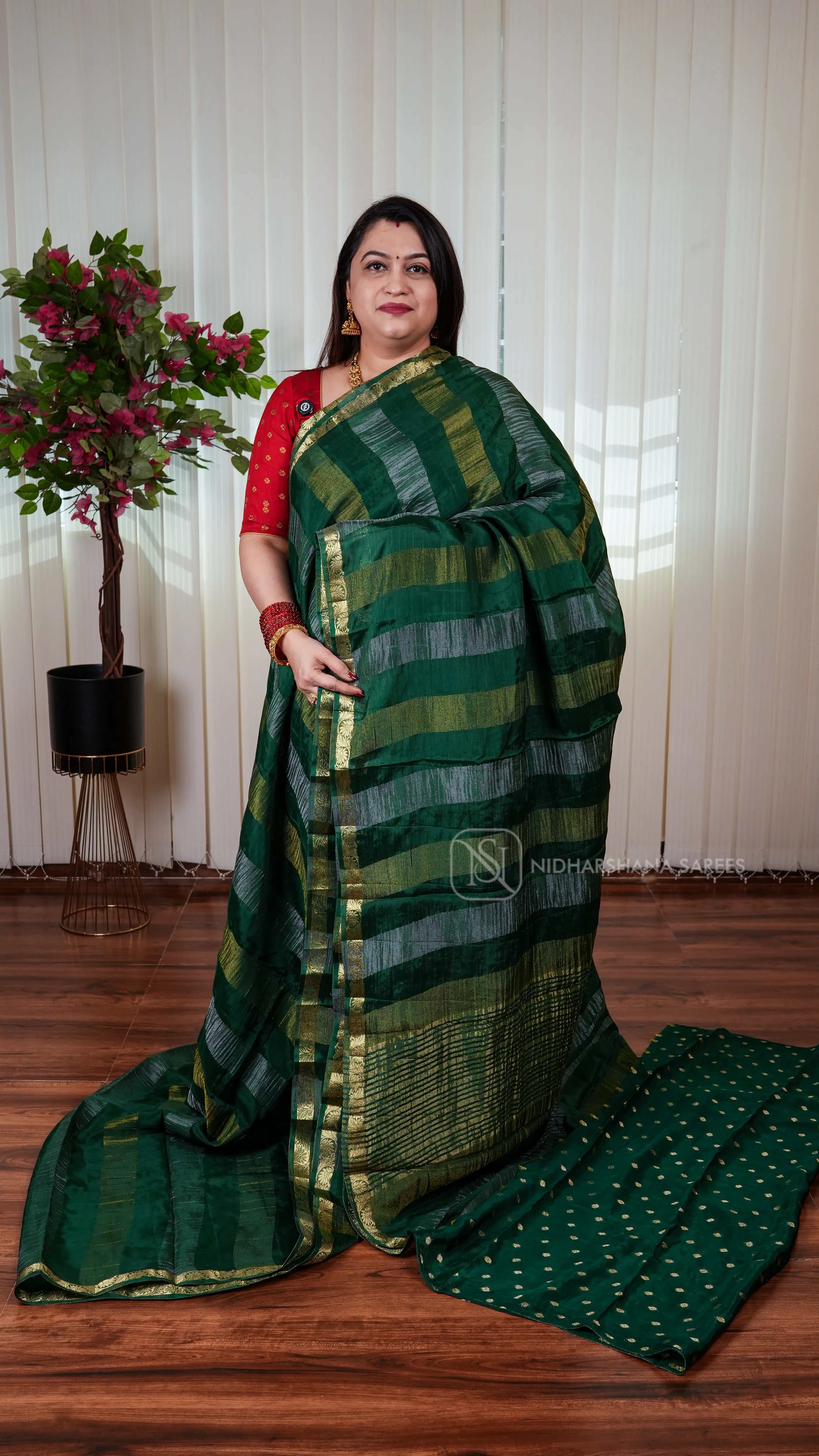 Premium Crepe Silk Saree With Crushed Concept And Chit Zari Border