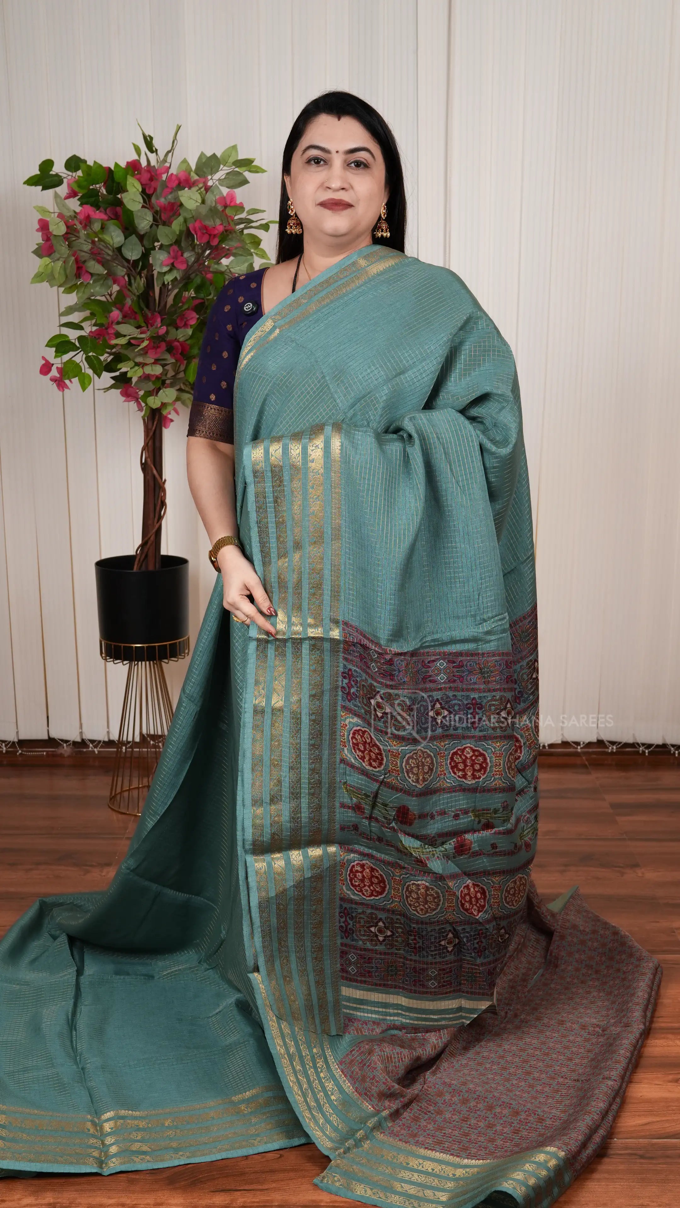 Muslin Georgette With Zari Checks And Zari Border