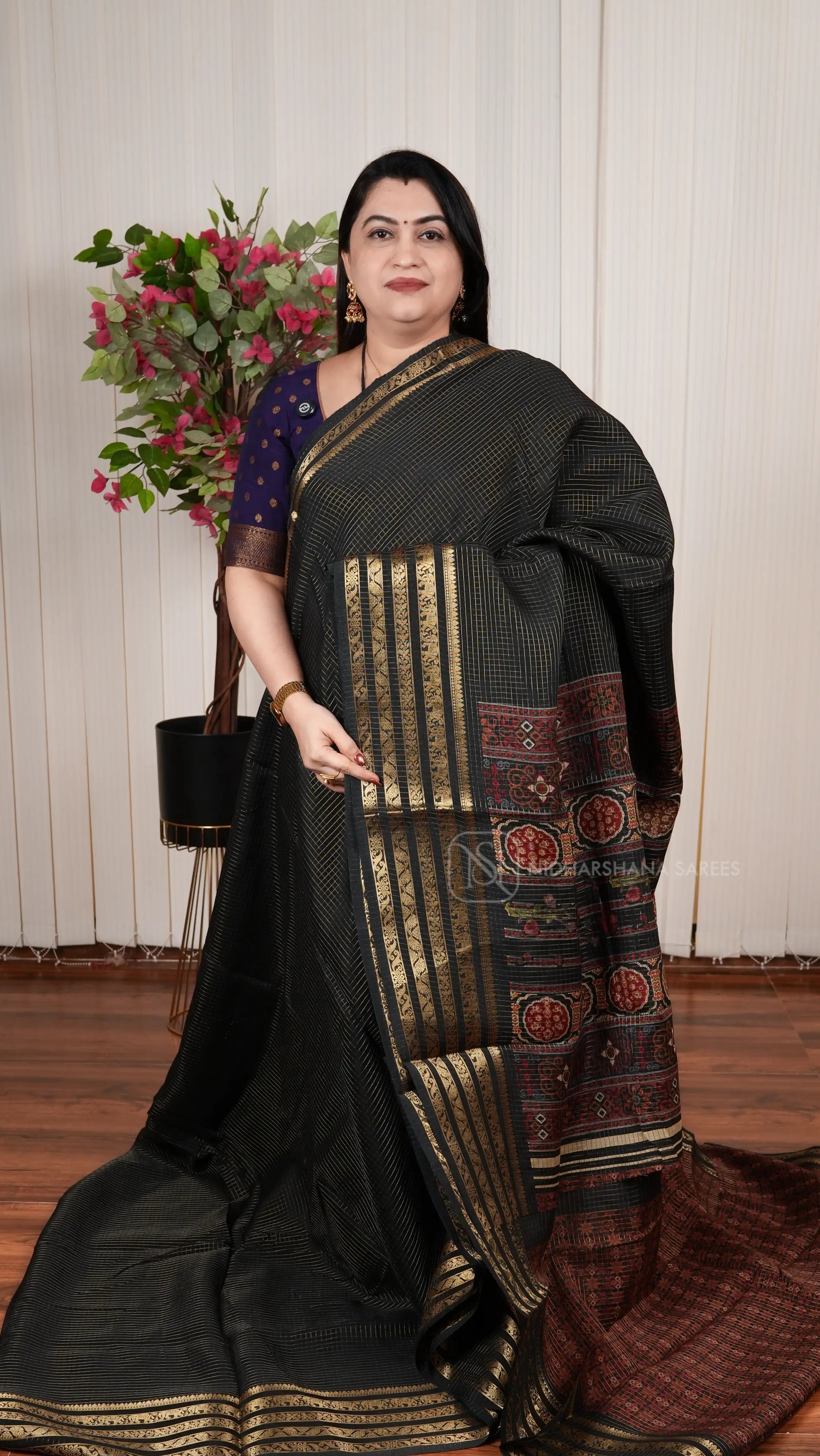 Muslin Georgette With Zari Checks And Zari Border