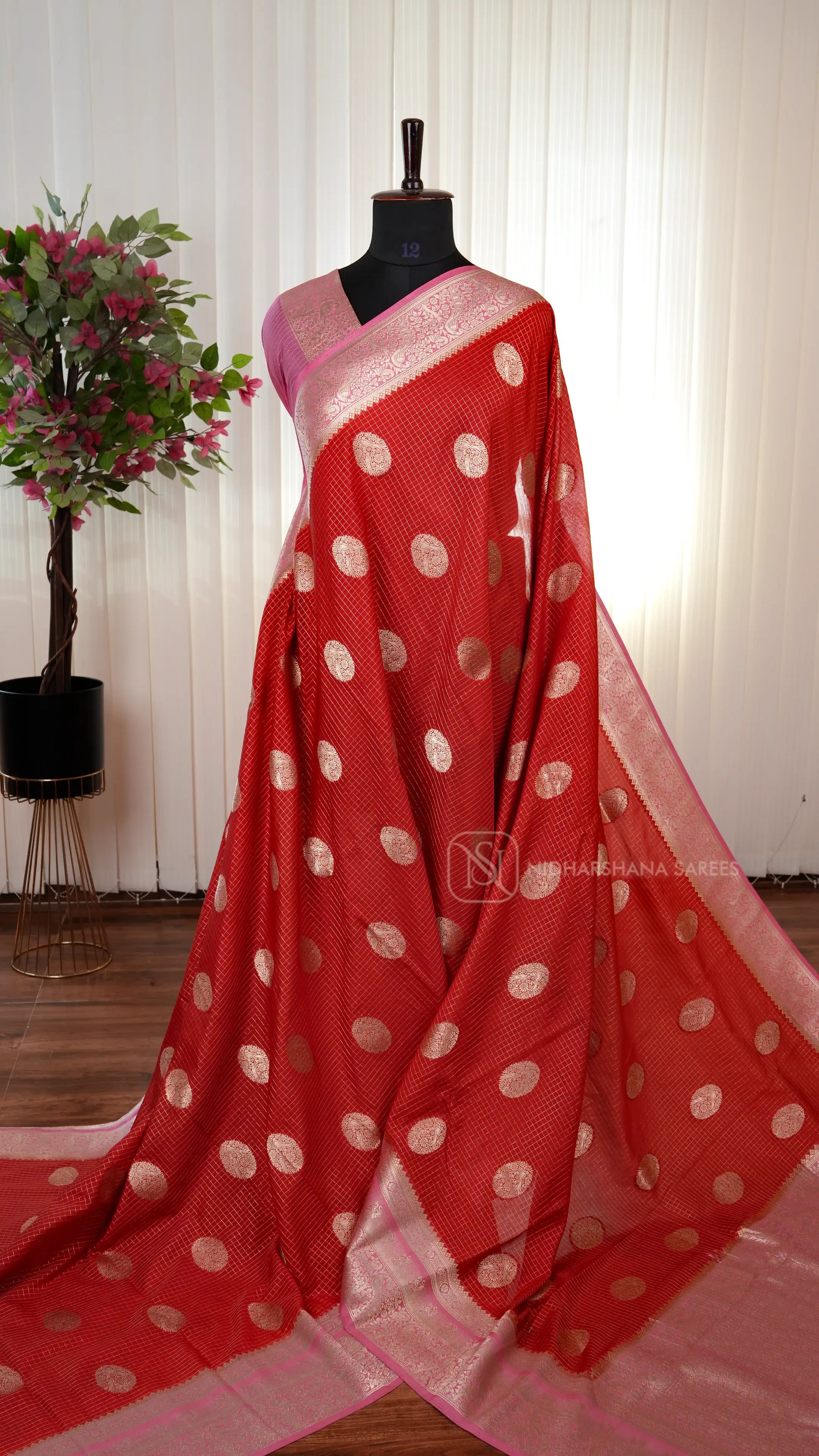 Semi Crepe Saree With Mini Zari Checks And Big Zari Butta And Contrast Border