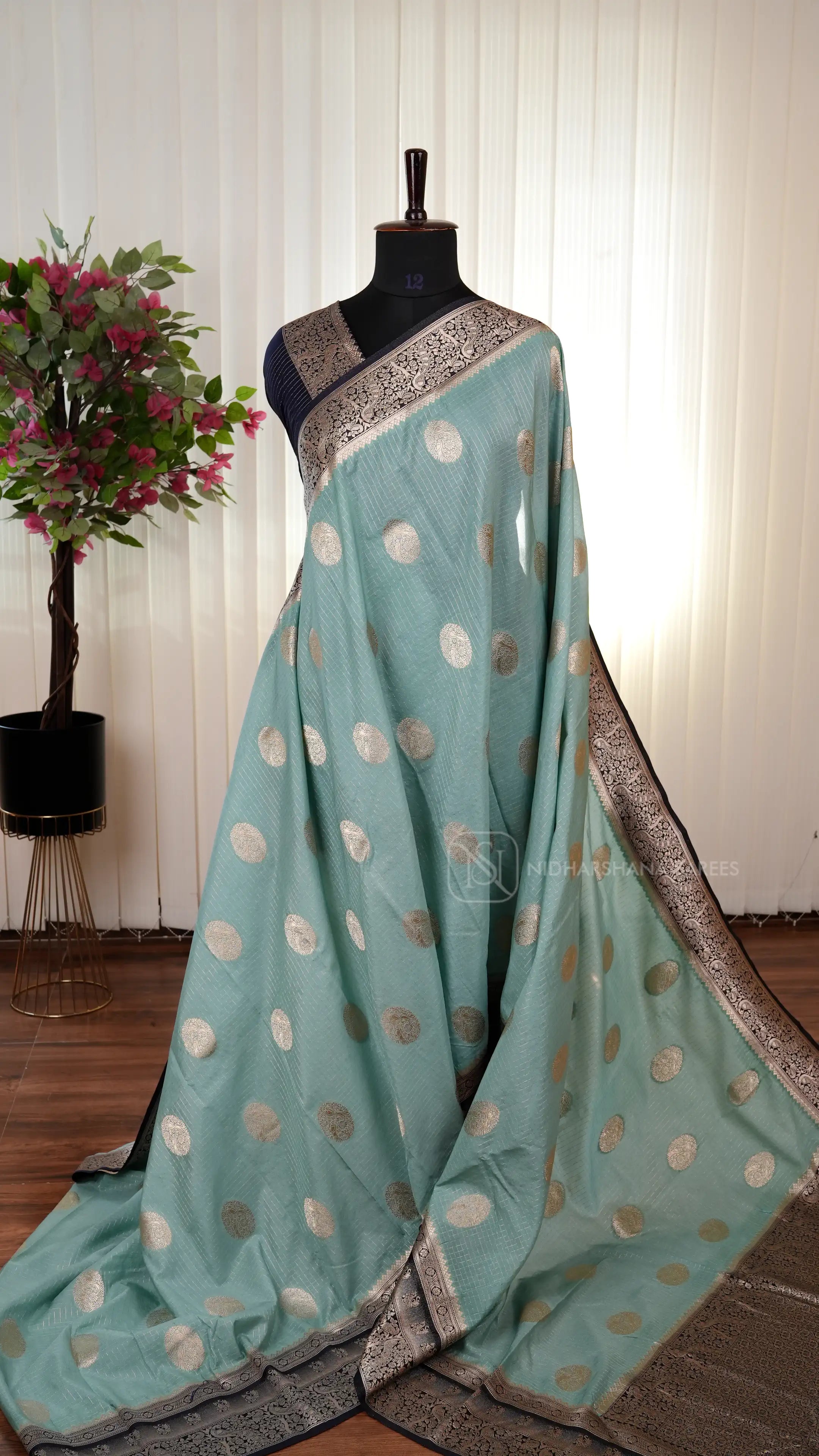 Semi Crepe Saree With Mini Zari Checks And Big Zari Butta And Contrast Border