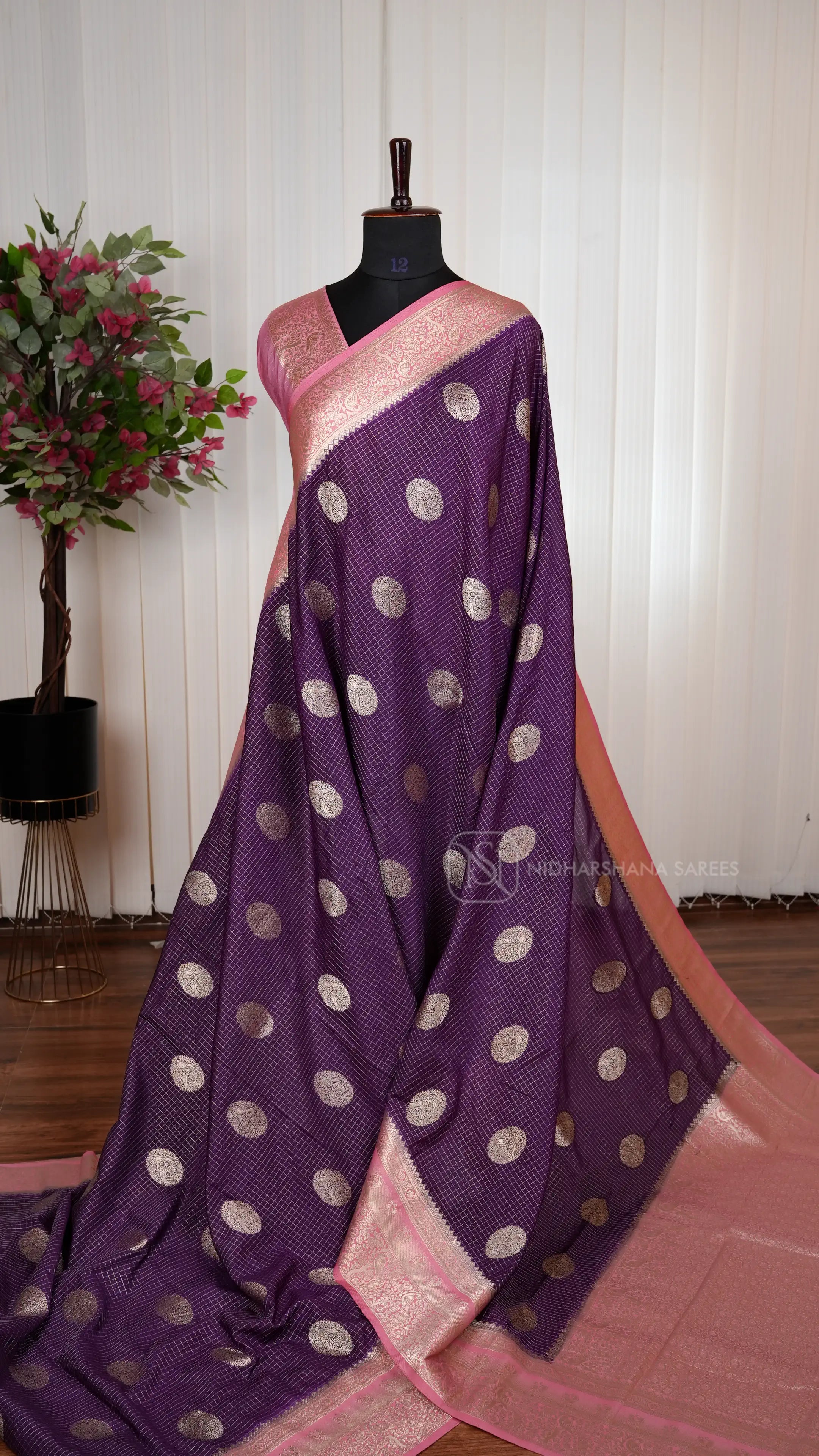 Semi Crepe Saree With Mini Zari Checks And Big Zari Butta And Contrast Border