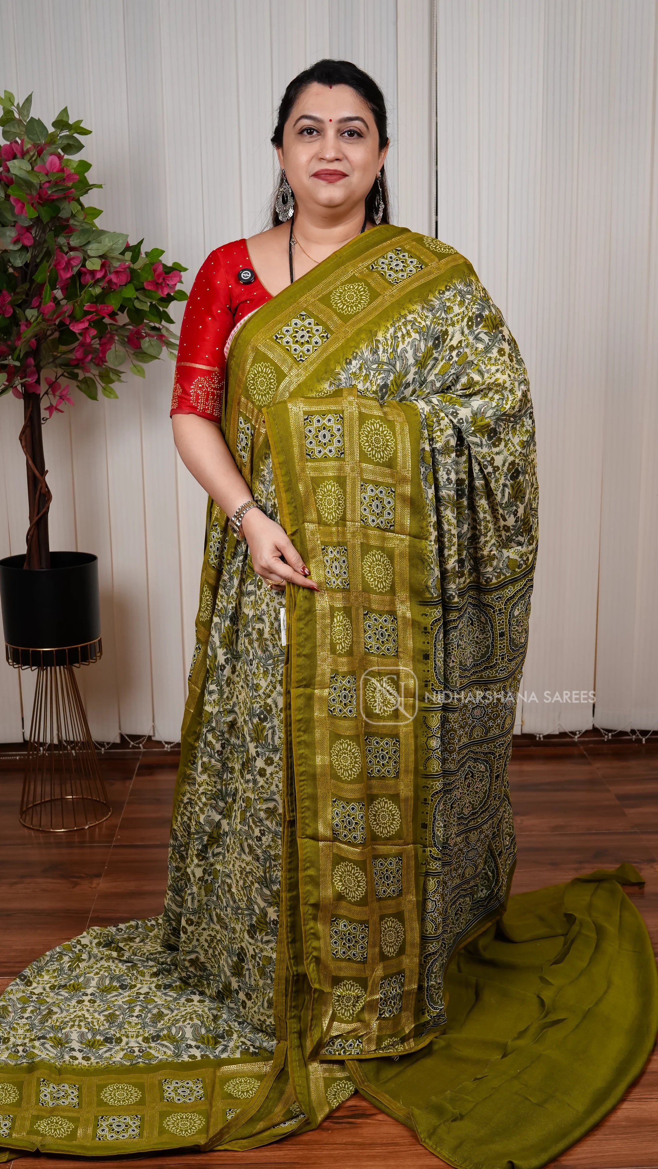 Semi Georgette Saree With Foil Print And Gharchola Pattern Borders