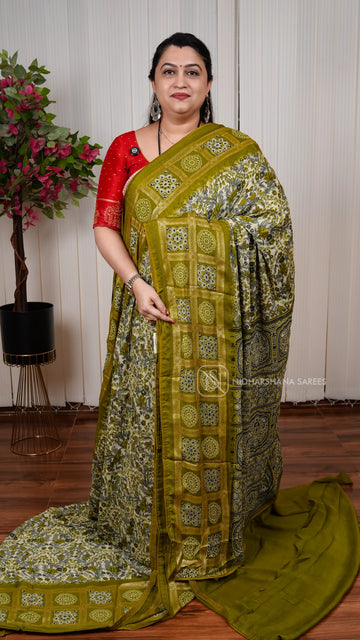 Semi Georgette Saree With Foil Print And Gharchola Pattern Borders