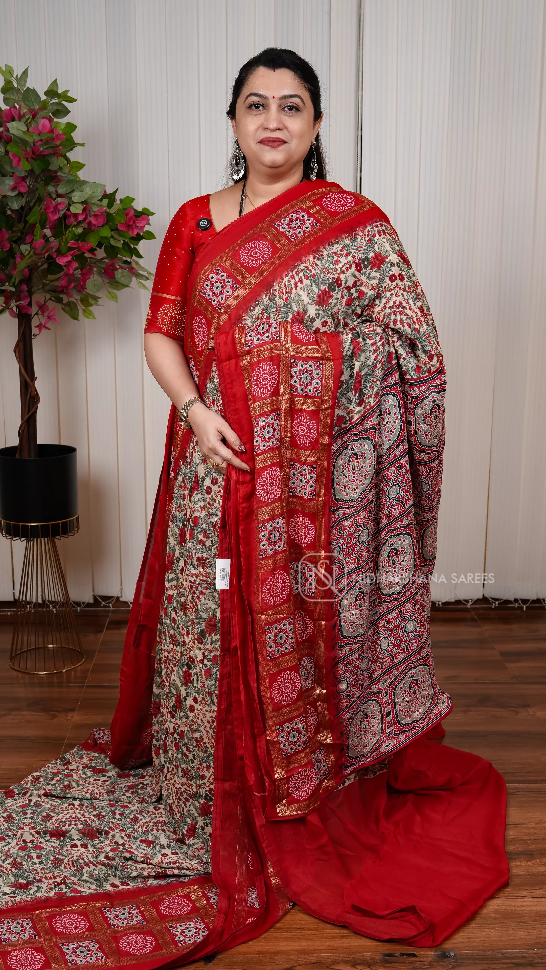 Semi Georgette Saree With Foil Print And Gharchola Pattern Borders