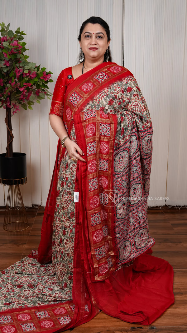 Semi Georgette Saree With Foil Print And Gharchola Pattern Borders