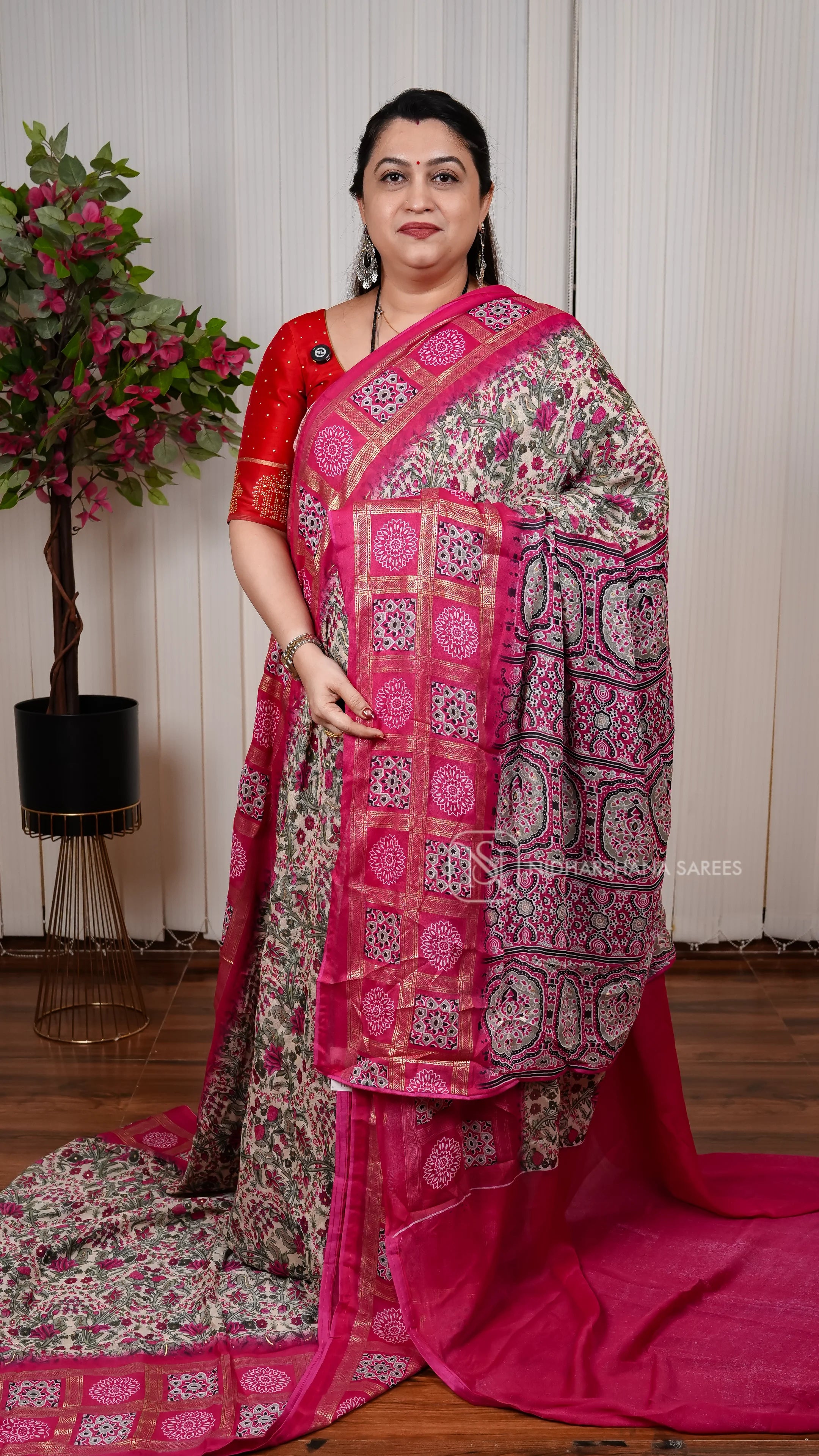 Semi Georgette Saree With Foil Print And Gharchola Pattern Borders