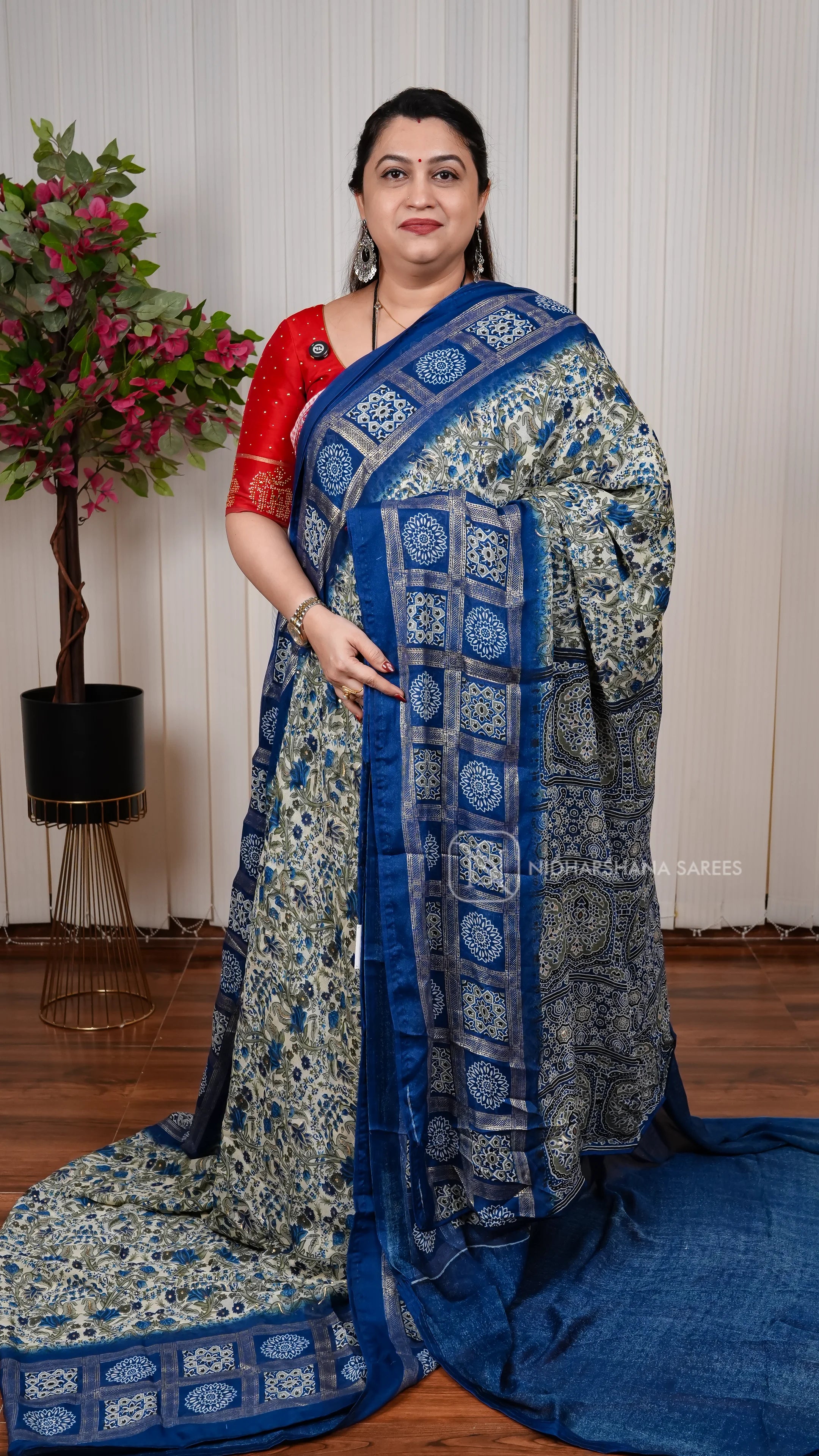 Semi Georgette Saree With Foil Print And Gharchola Pattern Borders