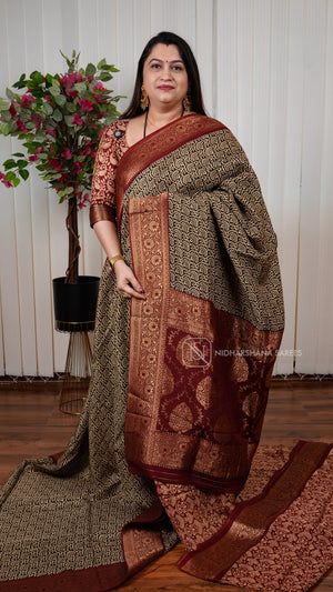 Pure Viscose Dola Saree With Floral Motif And Zari Border