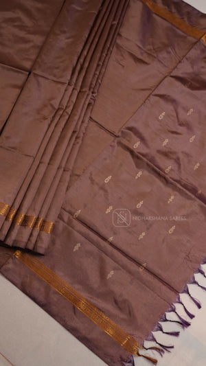 Handloom Banana Pith Saree With Dual Shade Concept And Contrast Pallu