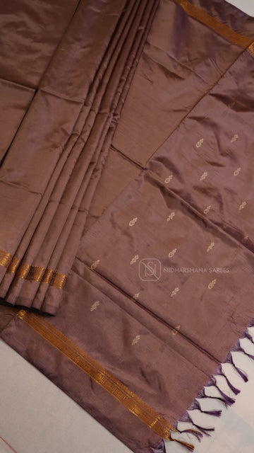 Handloom Banana Pith Saree With Dual Shade Concept And Contrast Pallu