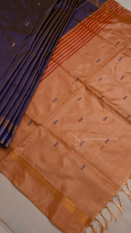 Handloom Banana Pith Saree With Dual Shade Concept And Contrast Pallu